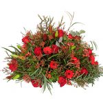Bloemstuk Warm Rood rond rouwstuk op oasis-houder met Rozen, Gerbera’s en Eucalyptus